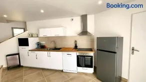 La maison des Vignes est climatisée avec ménage, draps et serviettes inclus - Image 4
