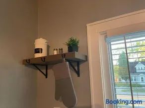 4 Bed Cozy Home closely located near downtown - Image 3