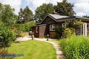 East Sussex Farm Cottage 3 Bedrooms plus Garden - Image 1