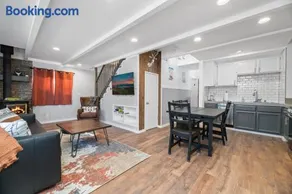 Vanderhut Chalet - Walking distance to a local park, skate park, and dining - Image 3