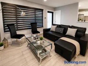 Modern Miami Home l Sleeps 12 l Free Parking - Image 2