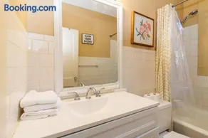 Downtown Mins to Lakebottom Park-Our Midtown Nook - Image 3