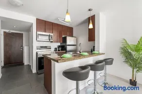 Modern Condo in Downtown Vancouver - Image 4