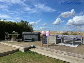 Country Bumpkins Luxury Glamping - Image 5