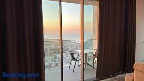 Luxury Sky Residence at Mercury Tower 22nd Floor Sea View Infinity Pool - Image 2