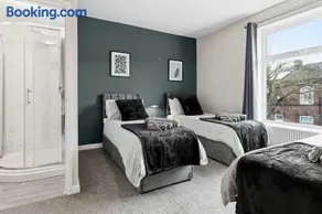 2 Bedroom House, ideal for contractors or larger groups - Image 4