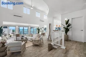 Driftwood Ocean Retreat - Image 2