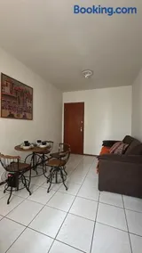 Apartamento Espaçoso para Grupos l 10 Pessoas l Wi-Fi l Estacionamento l JF 200 metros do idependência shopping - Image 4