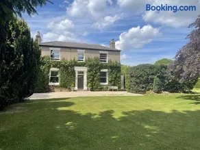 4 Bed-FreeWiFi-Sleeps 8-CarCharger - Image 2