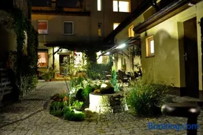 Villa Pod Orzechem w Zaniemyślu - Image 1