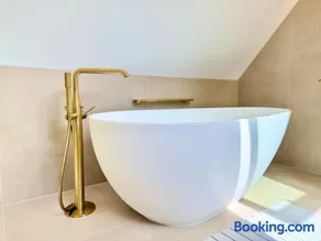 Golden Prestige Serenity & Elegance - Image 2