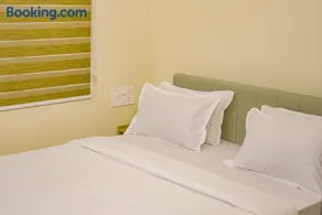 Standard Room Near CIAL Airport King Bed & Wi-Fi - Image 3