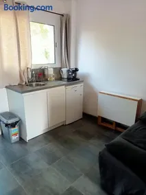 Nice Studio with terrace and free parking - Image 2