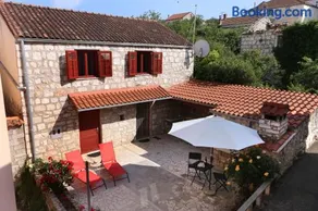 Guest House Roses - Image 1