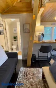 Cheerful Cottage with Loft Close to Everything 6 - Image 2