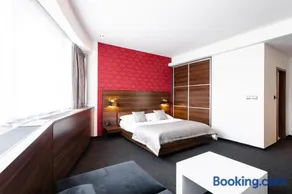 Tempus Club Garni Hotel - Image 2