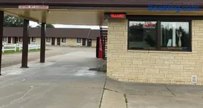 Budget Host Inn - Emporia - Image 4