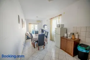 Apartment Sunshine 80 m from Beach - Image 3