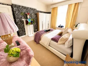 The Belford Suite Private Apartment - Couples Retreat For Two - Image 4
