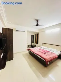Hotel Chandram 966o9o1oo6 400mtr from shreenathji temple By SK - Image 2