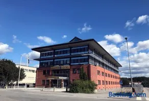 Livington Hotel - Image 1