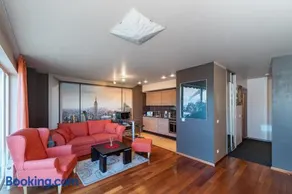 Panoramic city centre apartment by Polo Apartments - Image 3