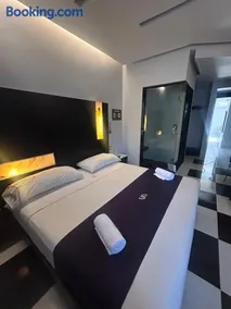 Auto Hotel Via Uno - Image 4
