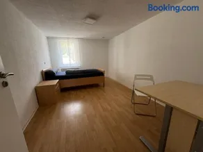 Gästehaus mit 5 separaten Schlafzimmern für 8 Personen , 24 h check in - Image 4