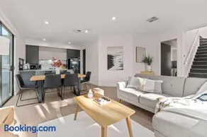 Campbelltown modern home Family Stay - Image 1