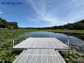 The Red Roof by The Lake A Hudson Valley Retreat - Image 1