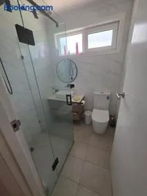 A bright and quiet house in Greensborough 3 - Image 2