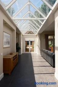 The Monarch Tumut - Luxury in the valley - Image 2