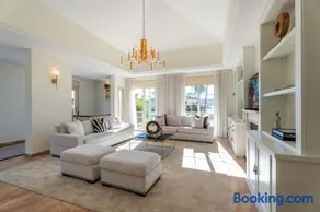 VACATION MARBELLA I Villa Bosquecito, Giant Private Heated Pool, Walk to the Beach, 6 BDR, Spacious Villa, BBQ, Ample Garden, Alarm System - Image 3