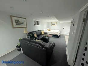 King Size In-Suite Basement - Image 3