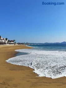 Suite en área turística de Manzanillo con club de playa - Image 4