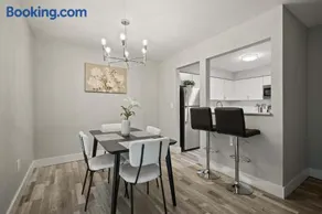 Beautiful Apartment with Modern Design - Image 3