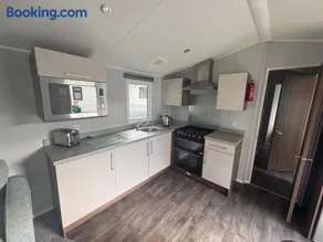 Cabin Sleeps 8 - Free Parking Patio Pool - Image 2