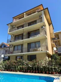 Family Hotel Chris - Image 1