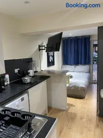 Budget Studio Room Thamesmead - Image 4