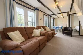 33 Tudor Court - Image 3