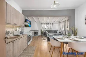 Dennis City Center Elegant Apartment 2 - Image 3