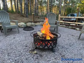 Cabin in the woods with fire pit and porch - Image 4