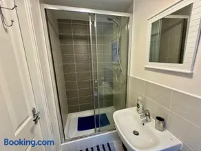 Kings Court Home - Image 3