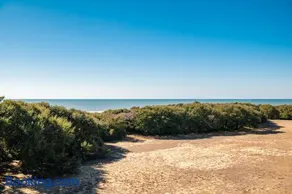 Castaway by Oak Island Accommodations - Image 1