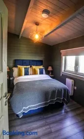 Springfort Hall Log Cabins - Image 4