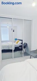 Lovely accomodation with free parking & WiFi - Image 3