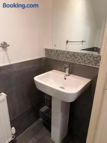 4 bedroom terrace house in desirable neighbour - Image 4