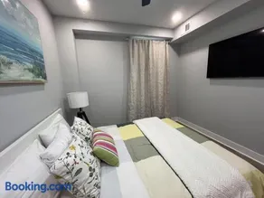 Chic New Apt in Heart of Philly - Image 3