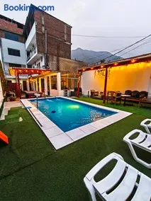 CASA HOSPEDAJE RICARDO PALMA con PISCINA - Image 1
