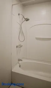 Private room with Shared bath on Union Square 11 - Image 1
